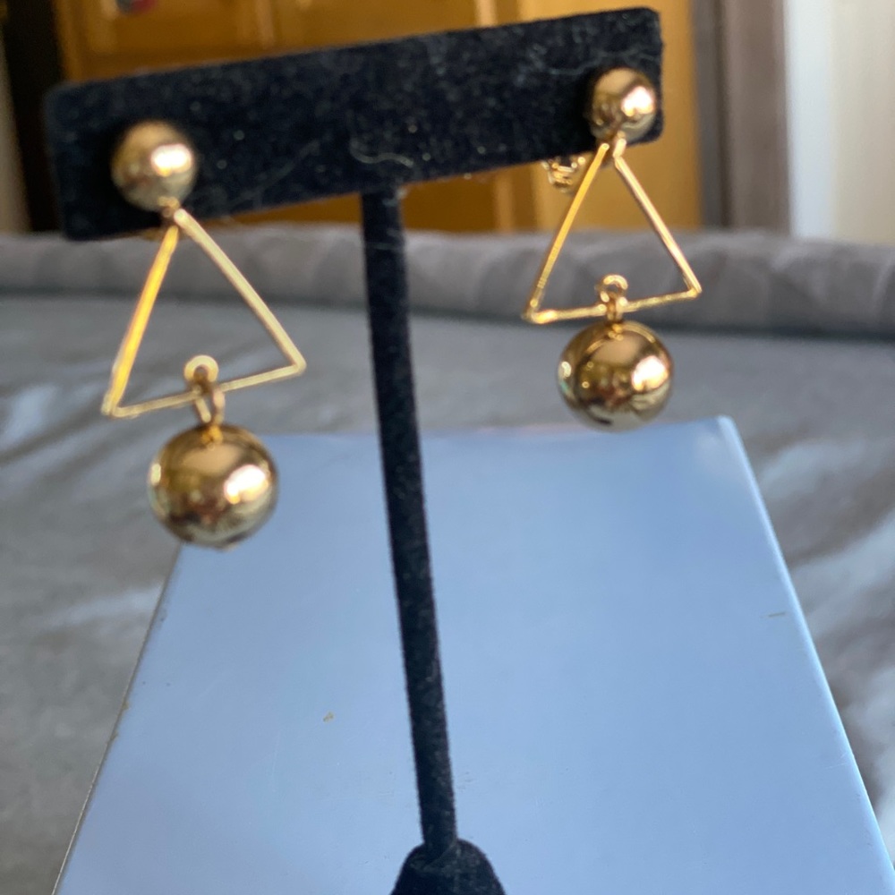Non piercing gold dangling earrings